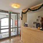 Laaxerhof Hotel 3*