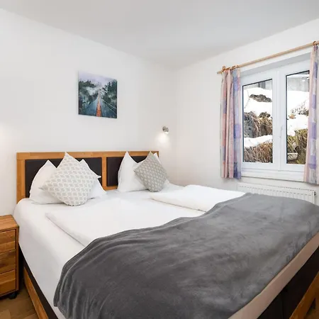 Laaxerhof Hotel 3*