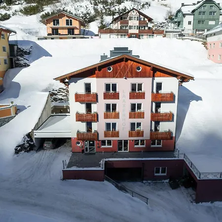 Laaxerhof Hotel